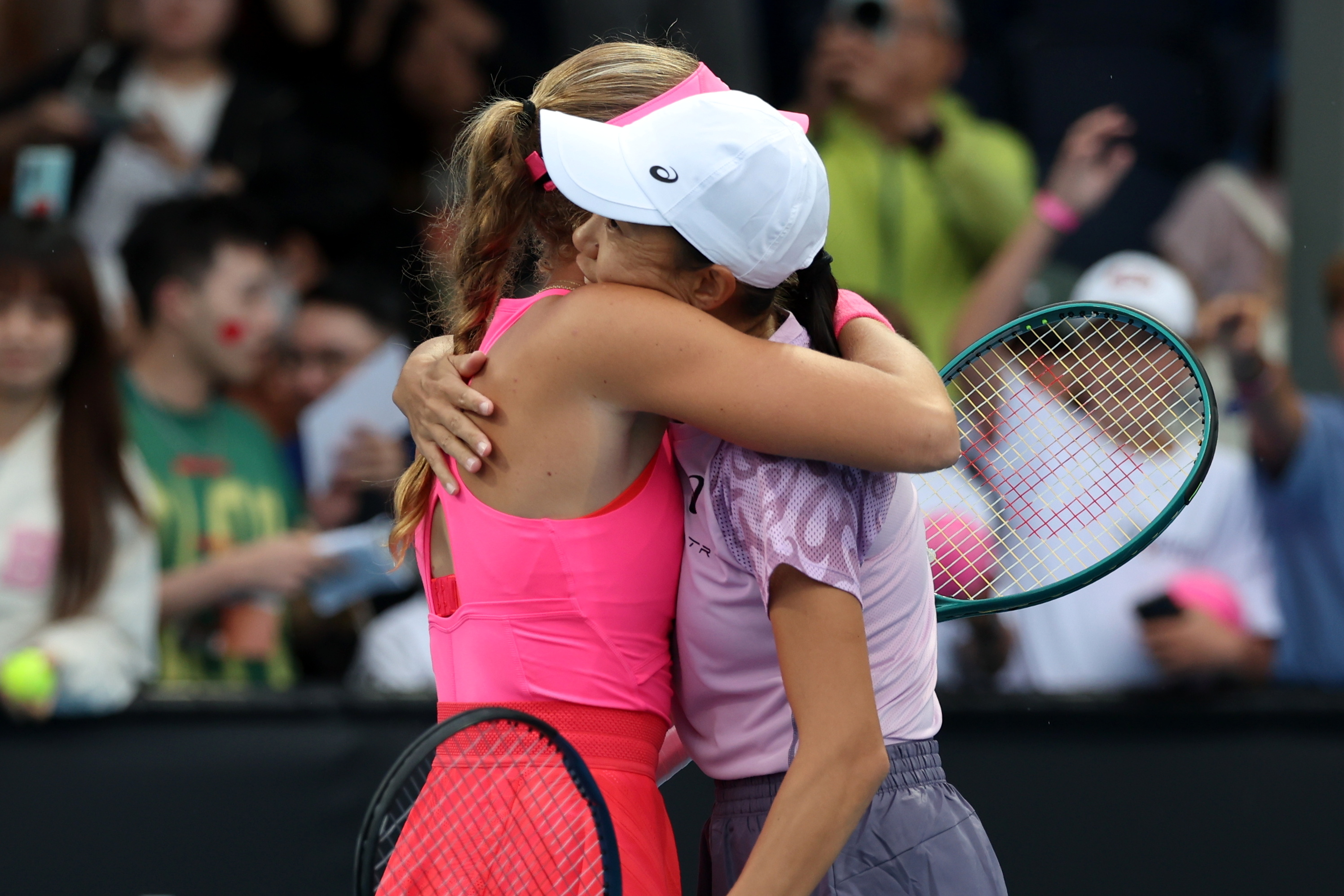 拉沃尔杯险胜澳网，西西帕斯惊艳四座