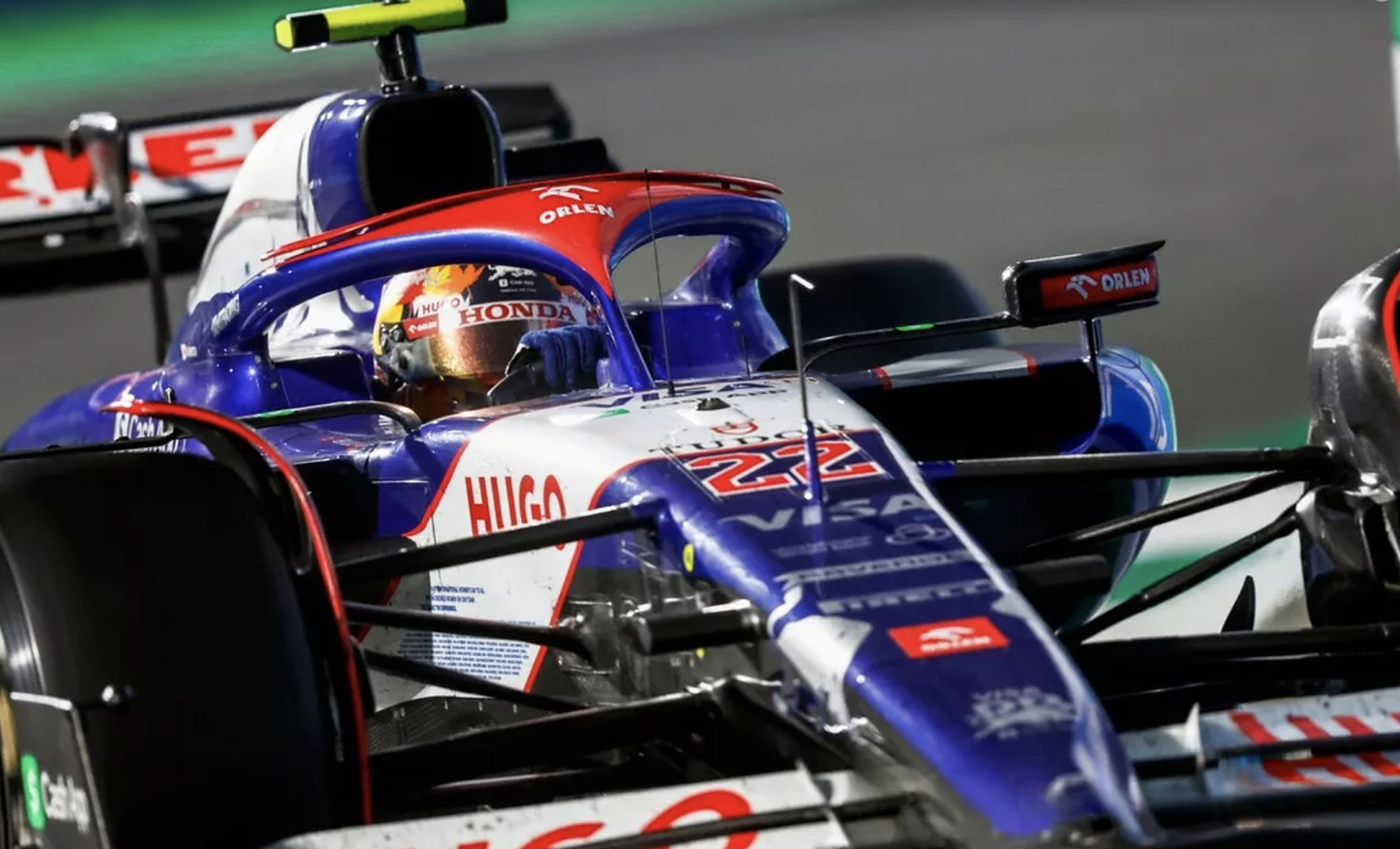 梅赛德斯翻盘哈斯车队，佩雷兹点燃赛场