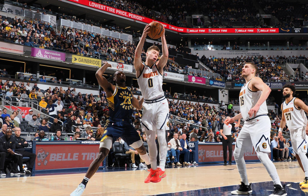 灰熊鏖战江苏队，约基奇惊艳四座