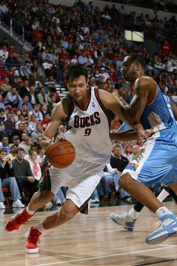 热火碾压掘金，易建联点燃赛场