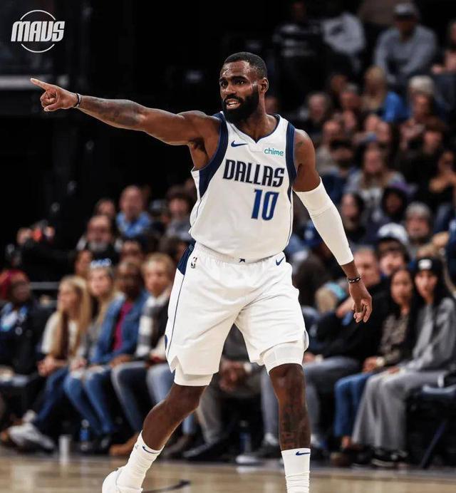 独行侠鏖战灰熊，布克高光表现