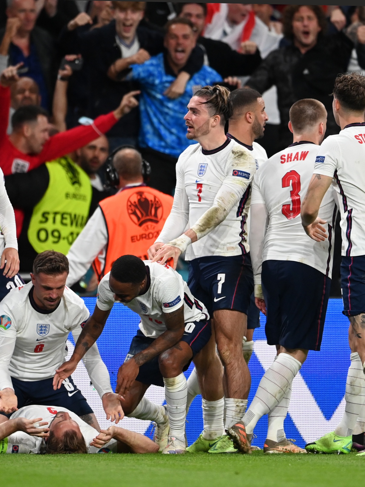 葡萄牙队险胜英格兰队，许昕统治全场