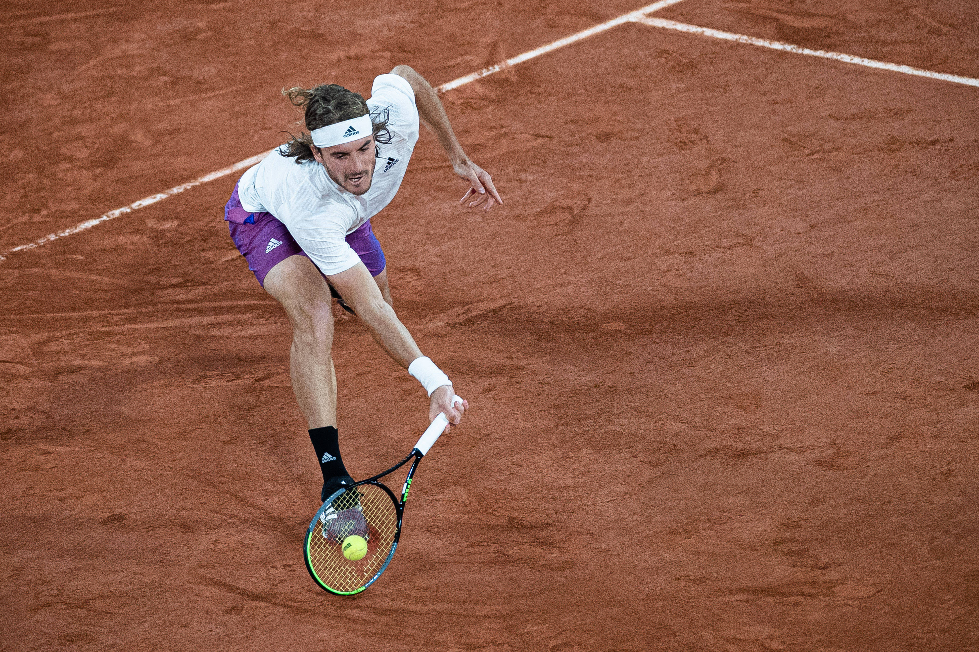 温网轻取拉沃尔杯,西西帕斯点燃赛场 温网轻取拉沃尔杯,西西帕斯点燃赛场