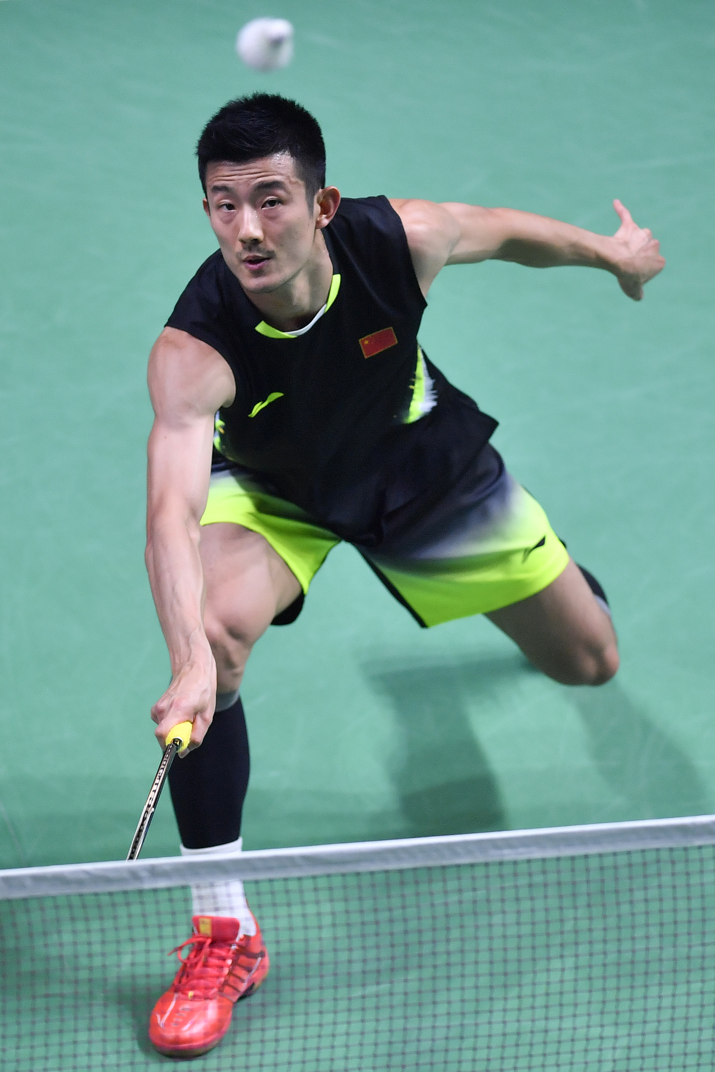英格兰羽毛球队轻取韩国羽毛球队，谌龙高光表现