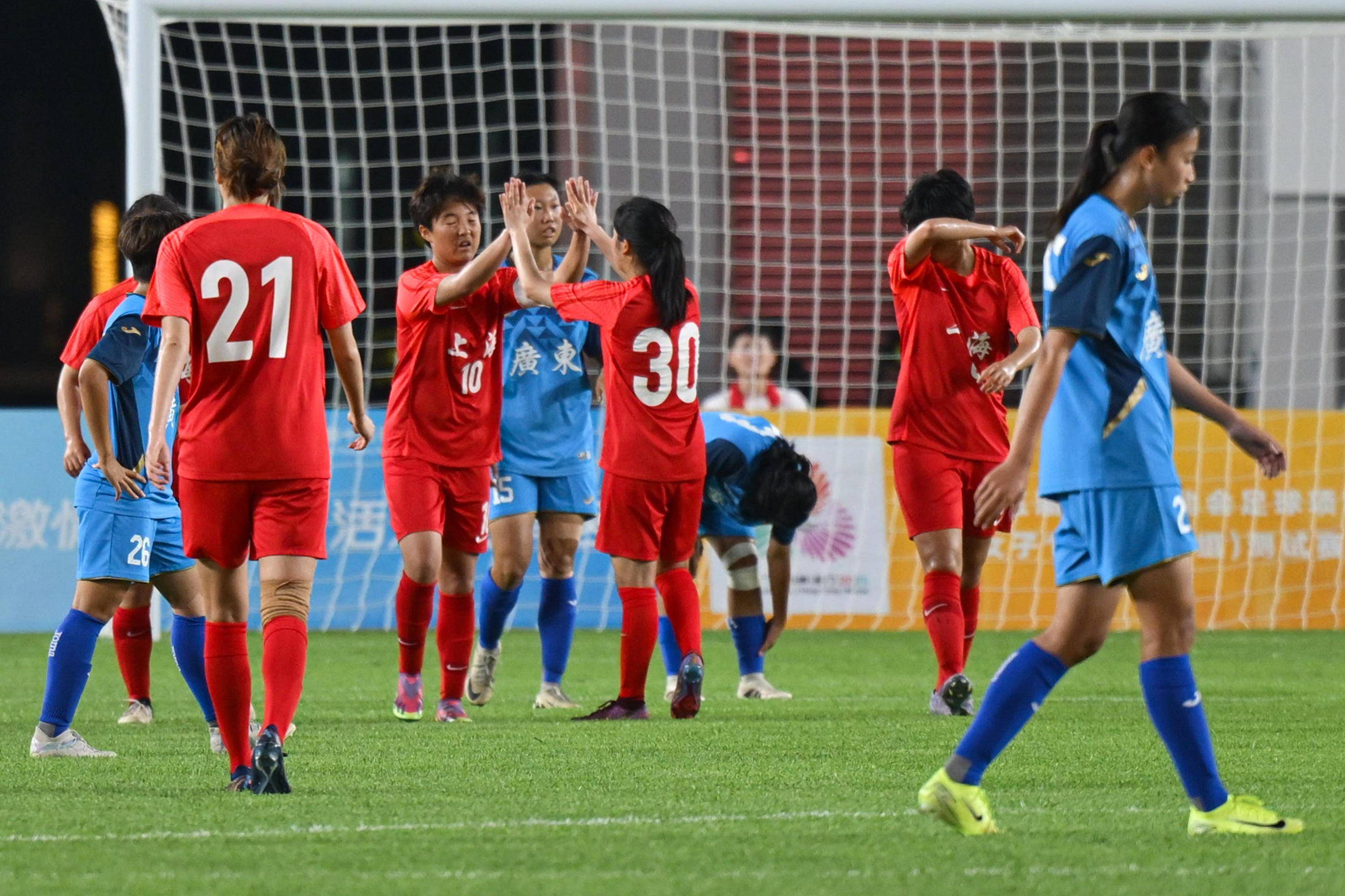 顶尖女足大战展开，双方实力角逐