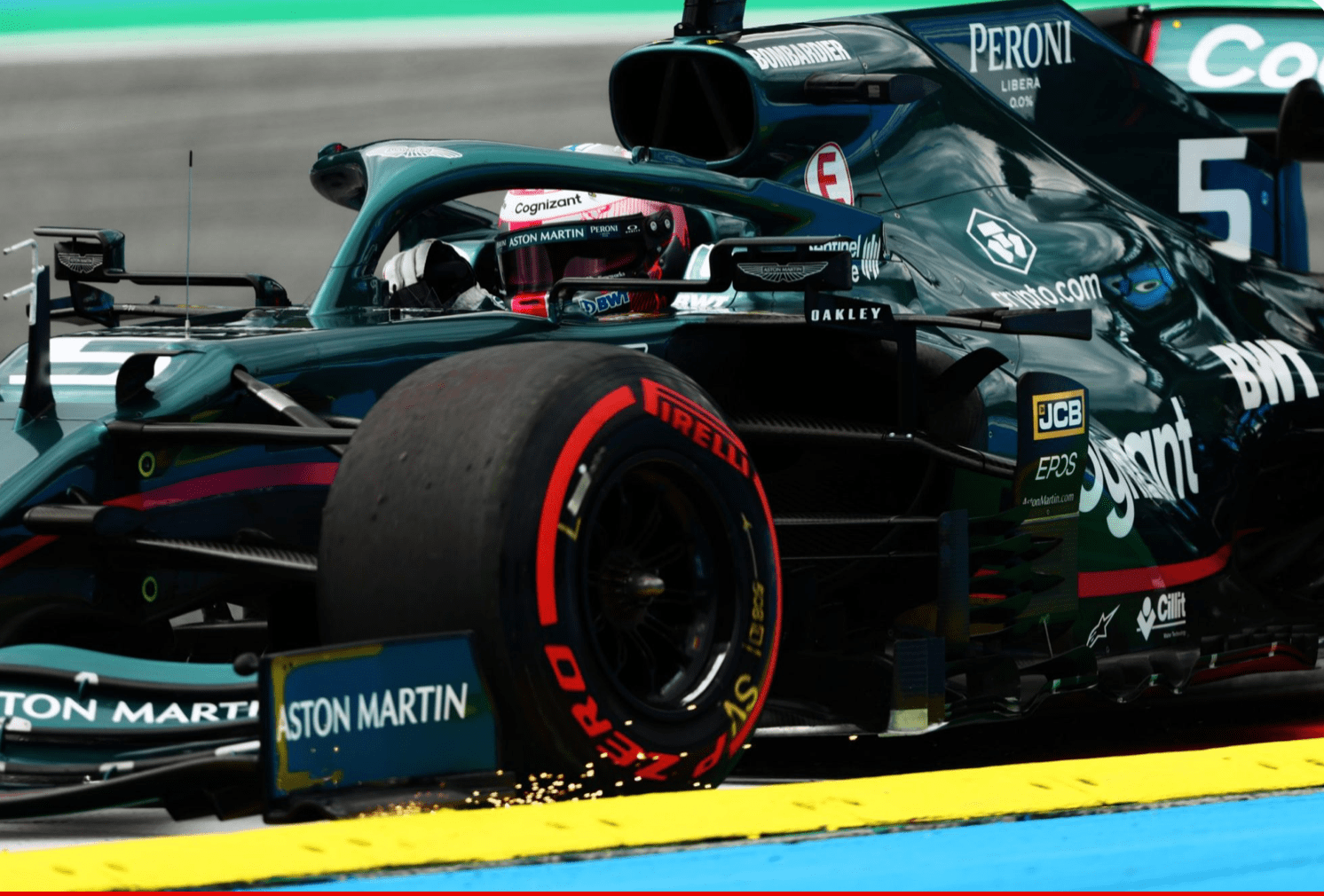 梅赛德斯轻取阿斯顿马丁,皮亚斯特里状态火热 梅赛德斯轻取阿斯顿马丁,皮亚斯特里状态火热