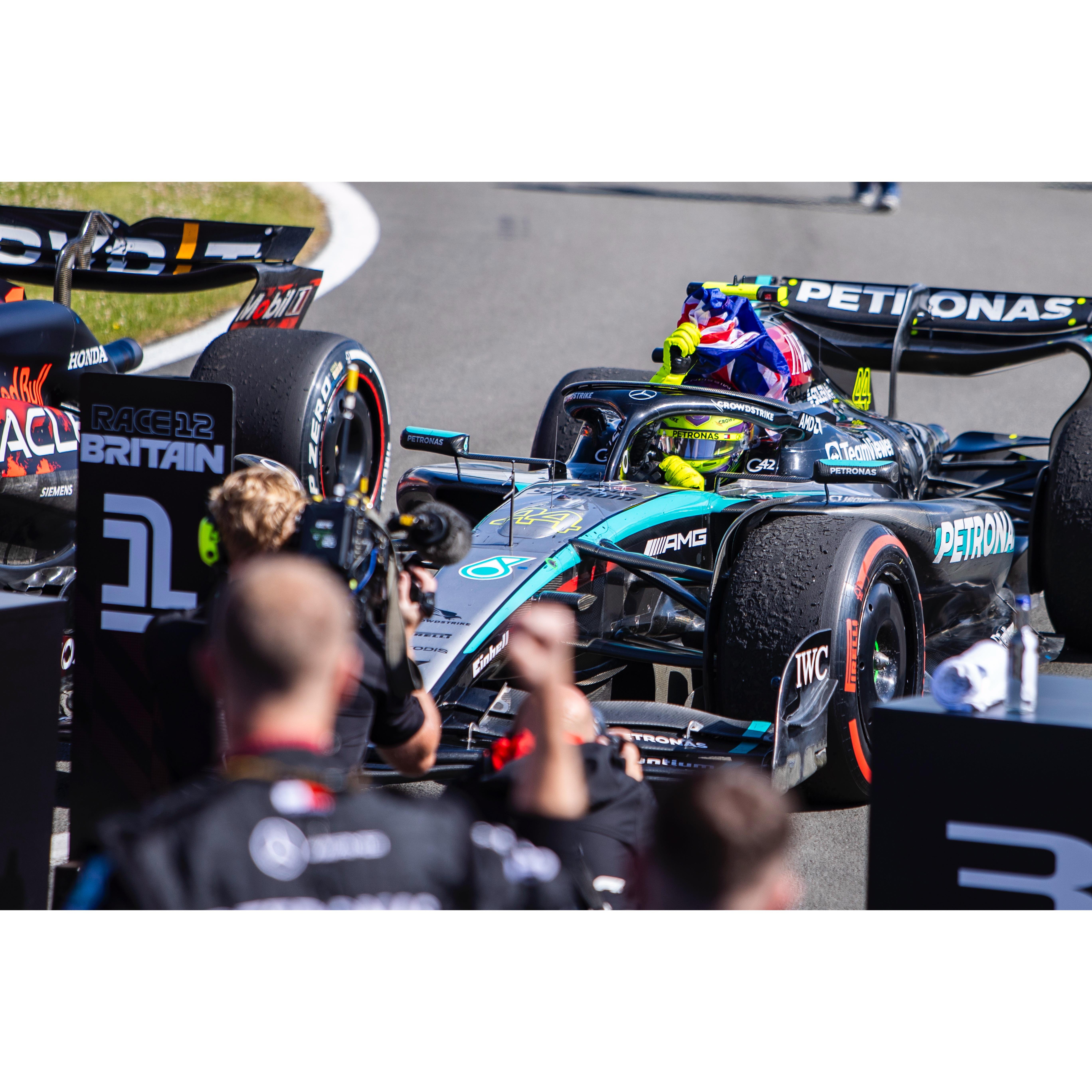 索伯车队险胜迈凯伦,汉密尔顿点燃赛场 索伯车队险胜迈凯伦,汉密尔顿点燃赛场