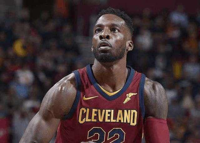 骑士中锋接受手术伤情不乐观