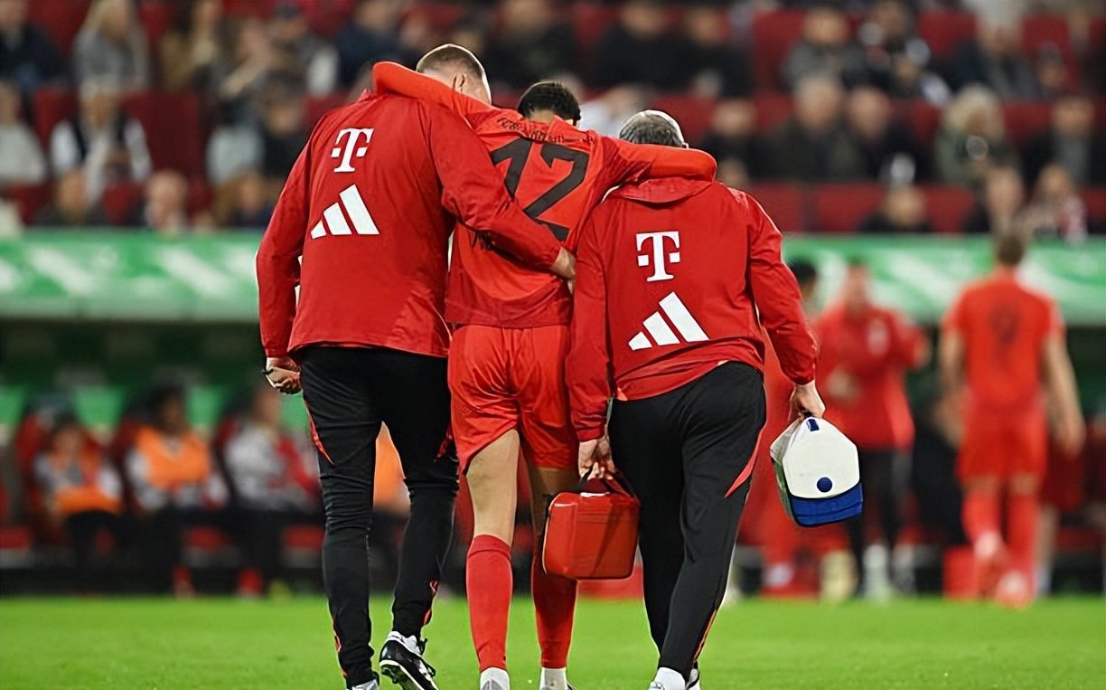 罗马爆冷击败拜仁,挺进半决赛,球迷疯狂庆祝 罗马爆冷击败拜仁,挺进半决赛,球迷疯狂庆祝