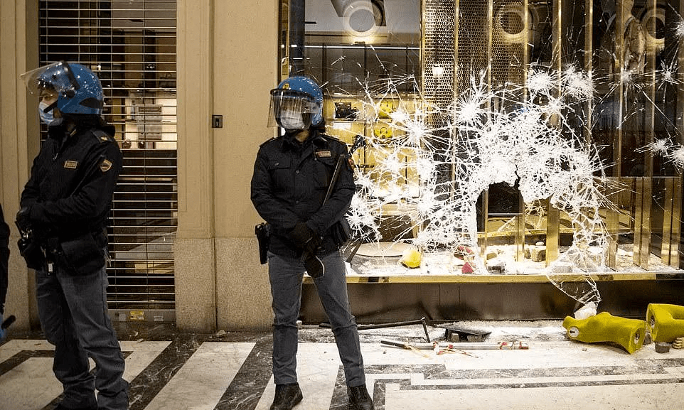 法国迎战匈牙利，胜负难分争斗异常激烈