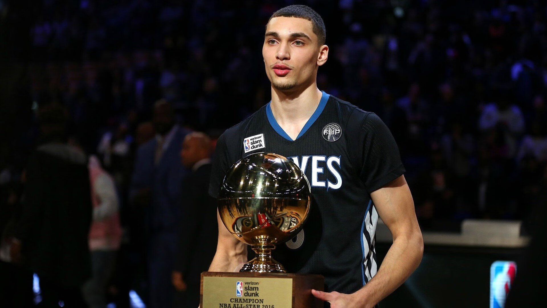 世界杯焦点战前瞻,黄蜂狂胜步行者,战术革新引领新潮流